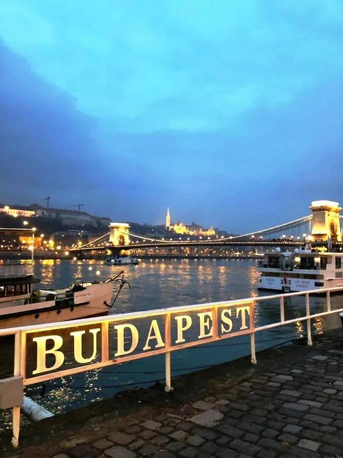 Central Quiet Studio B&B, Airport Connection Budapeszt Apartament